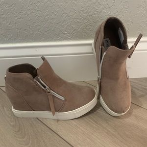 Youth girls Steve Madden wedge sneaker